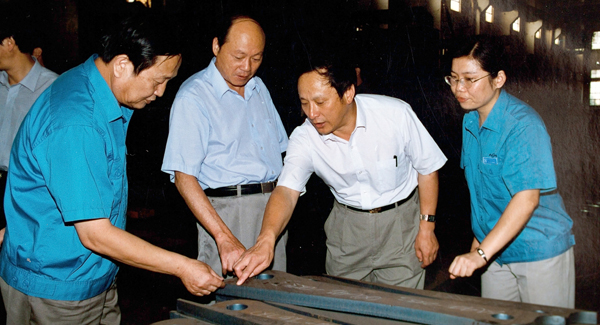 From the very start, the newly-elected executives of XCMG had focused on the Seven special campaigns to practice strict economy and curb extravagance, opening a new chapter in the development of XCMG.