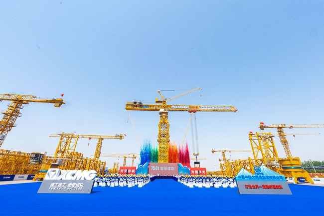 XCMG launches the worlds largest tower crane, XGT15000-600S.